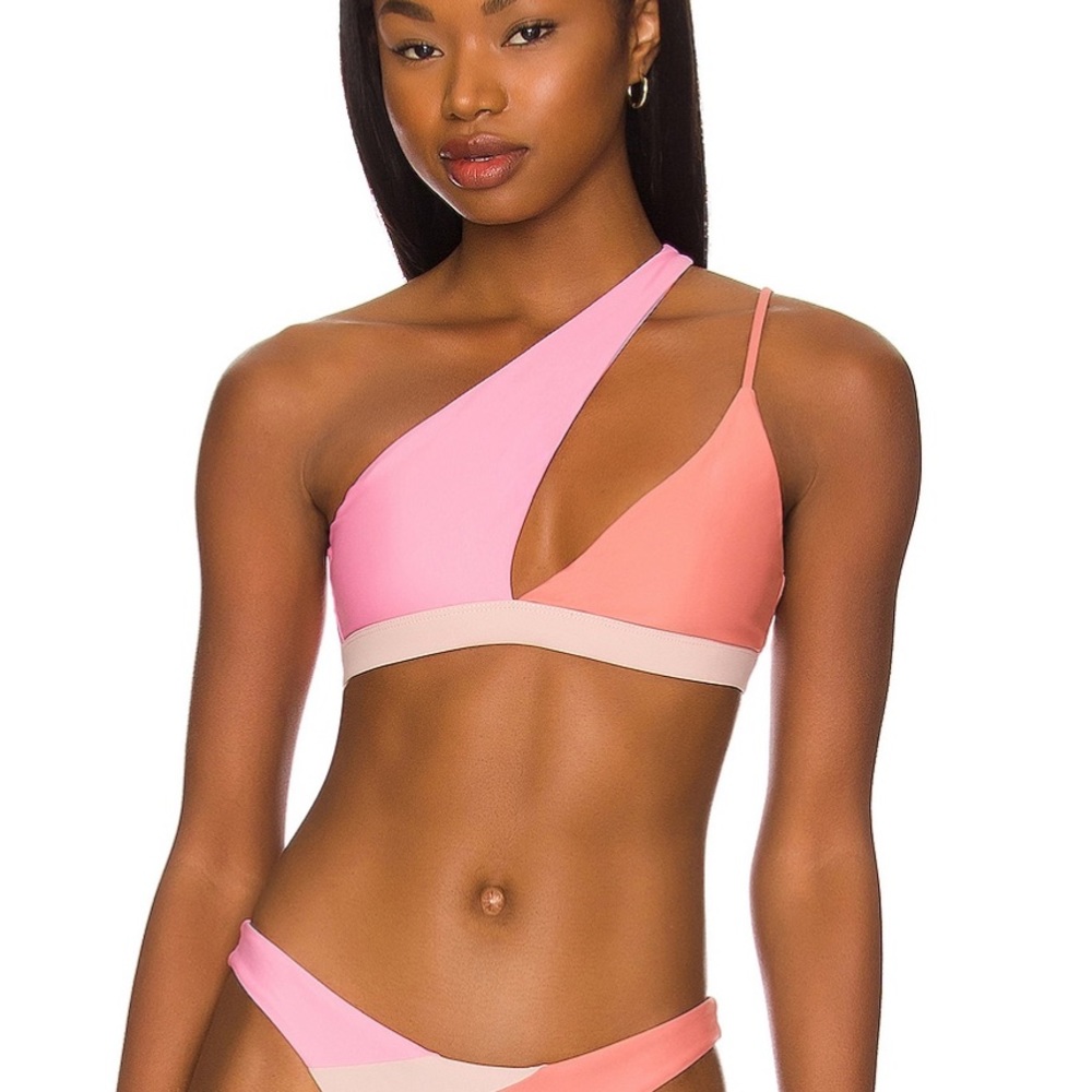 Kabella - Tularosa bikini top!